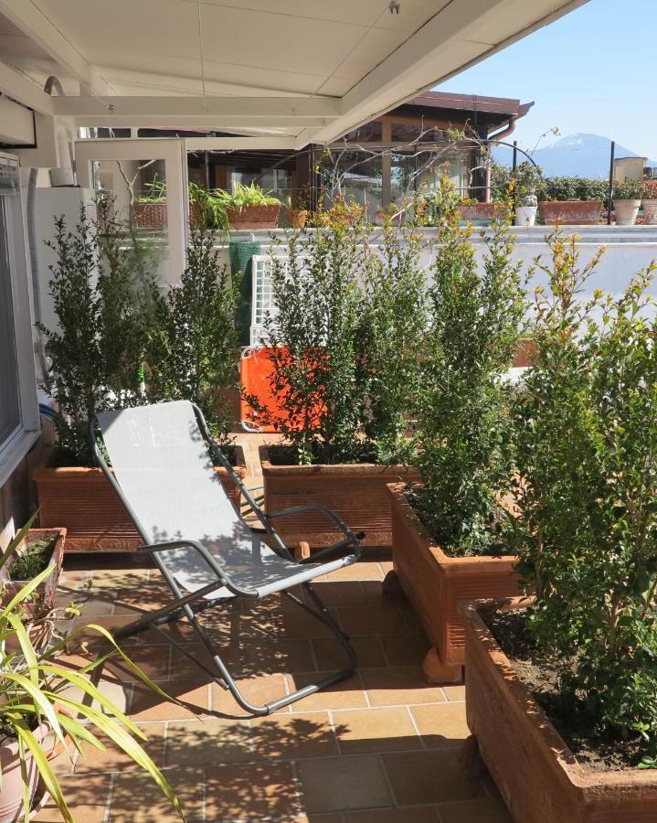 Bonbonniere In Chiaia District Apartment Наполи Екстериор снимка