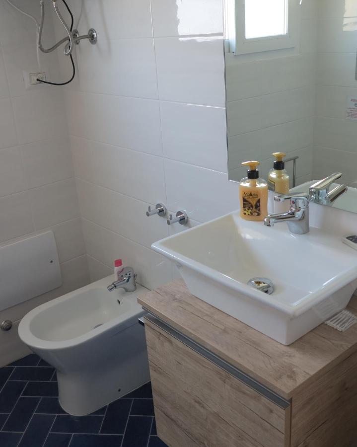 Bonbonniere In Chiaia District Apartment Наполи Екстериор снимка